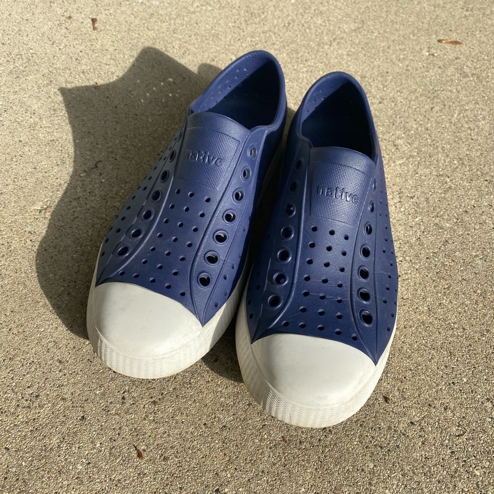 Native Jefferson Navy Womens Size 7 (mens size 5)